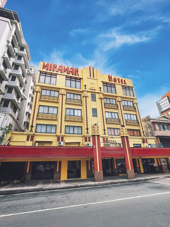 Front of property - Miramar Hotel (Manila)