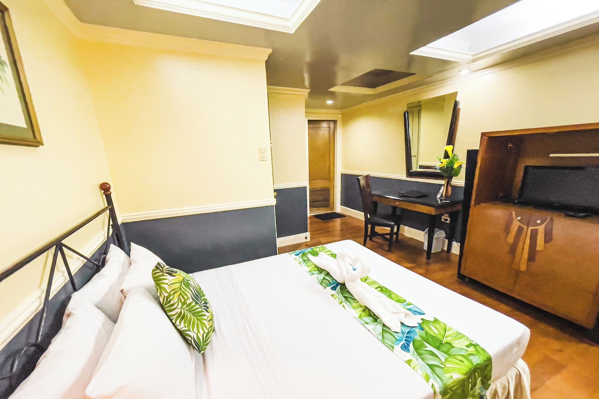 1 bedroom, hypo-allergenic bedding, minibar, individually decorated