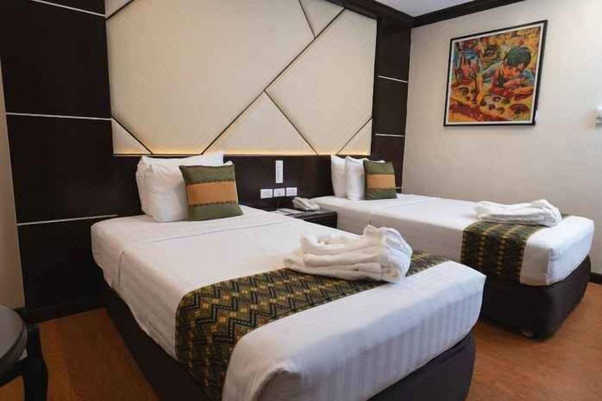 Minibar, desk, free WiFi, bed sheets