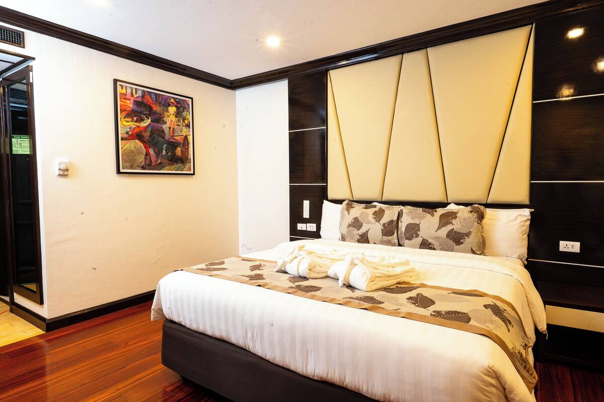 Deluxe Room | Minibar, desk, free WiFi, bed sheets