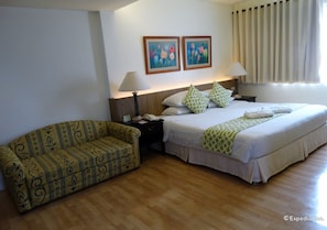 Suite | Living area | 32-inch LED TV with cable channels, TV