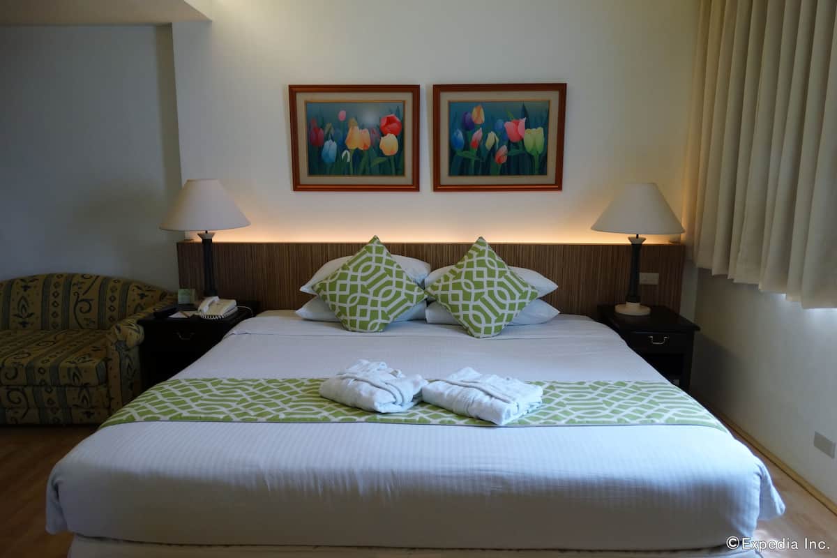 suite | minibar, desk, laptop workspace, blackout curtains