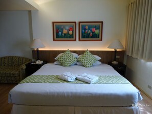 Suite | Minibar, desk, laptop workspace, blackout drapes