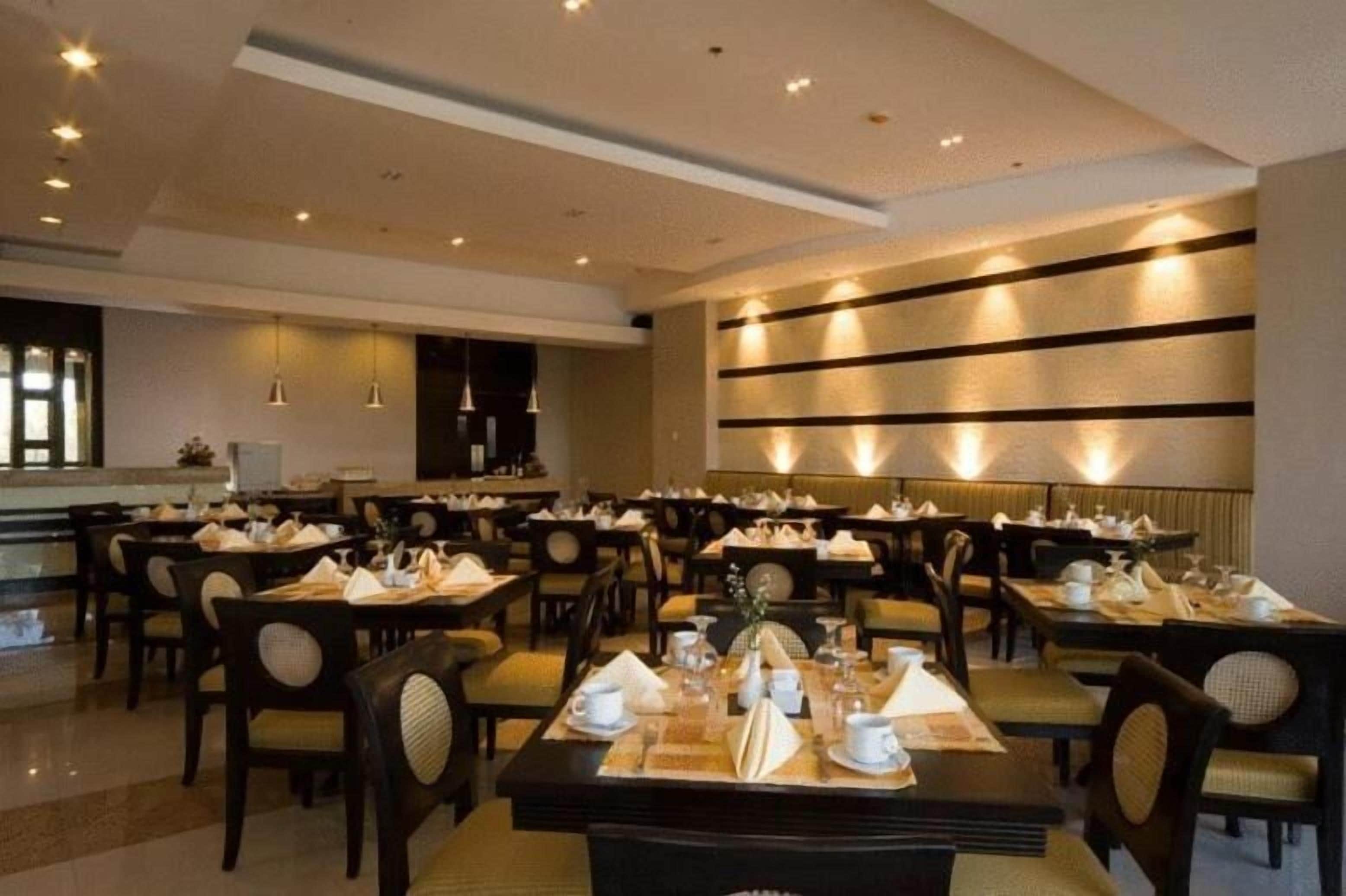 Breakfast, lunch and dinner served