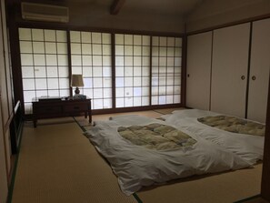 传统房一个日式床垫 | 免费 WiFi