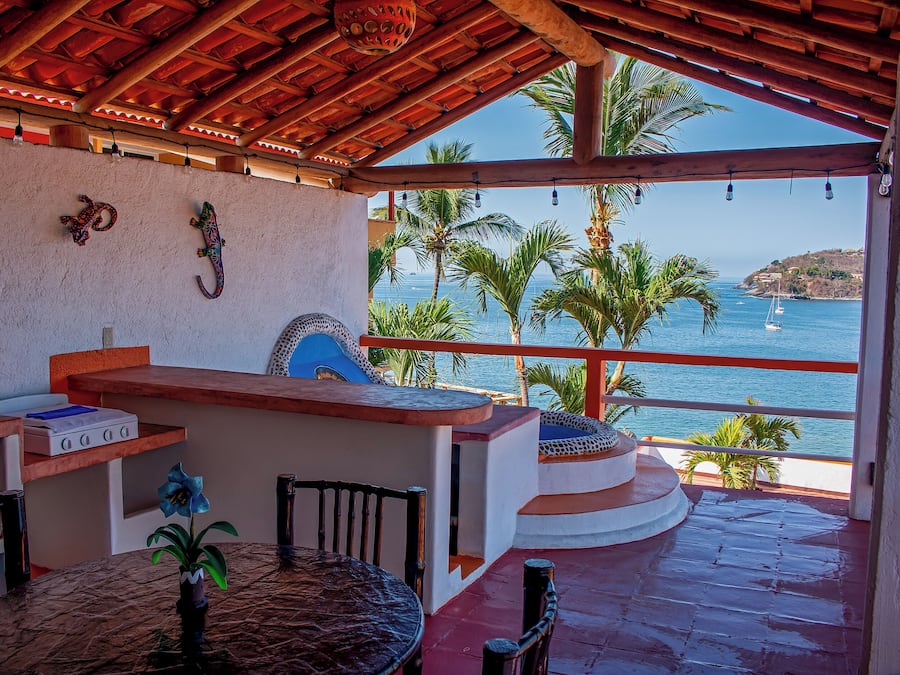 Premium bedding, in-room safe, iron/ironing board, free WiFi