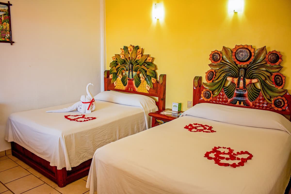 Premium bedding, in-room safe, iron/ironing board, free WiFi