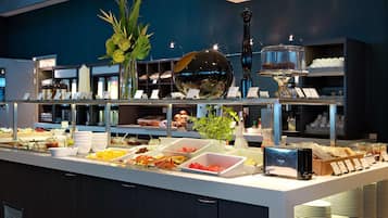 Café da manhã com buffet todos os dias (NOK 200 por pessoa)