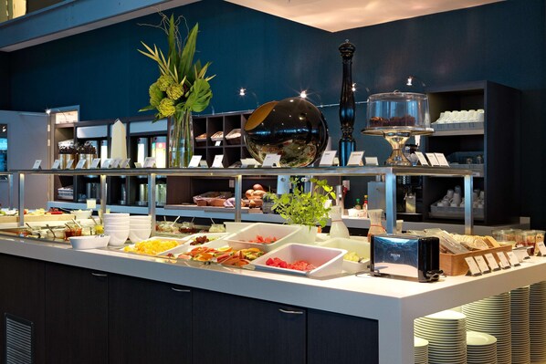 每日供應吃到飽早餐 (每人 NOK200)