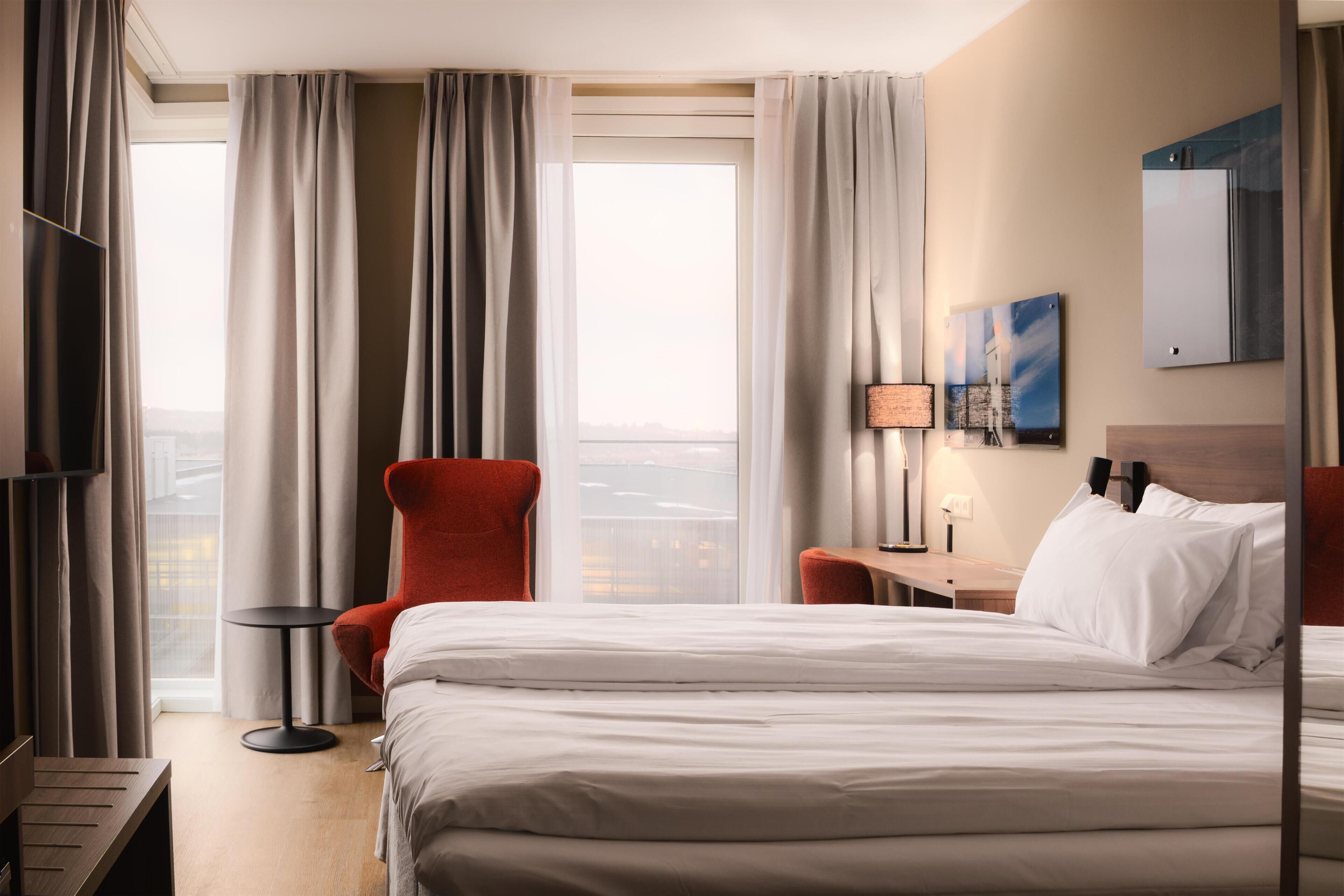 Rom – superior, 1 kingsize-seng (Best View) | Dundyner, senger med overmadrass, safe på rommet og skrivebord