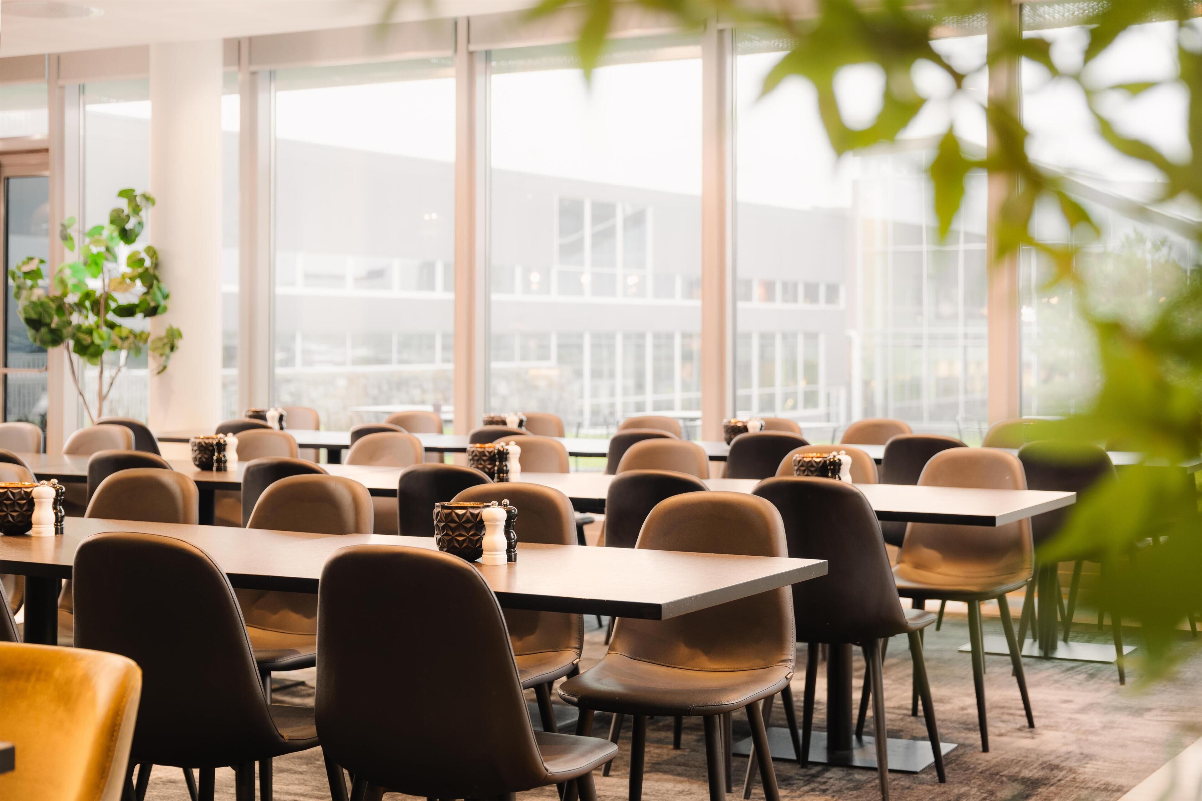 Petit déjeuner, déjeuner et dîner servis sur place