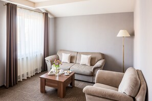 Cottage, teras | Minibar, brankas, meja kerja, dan tirai kedap cahaya