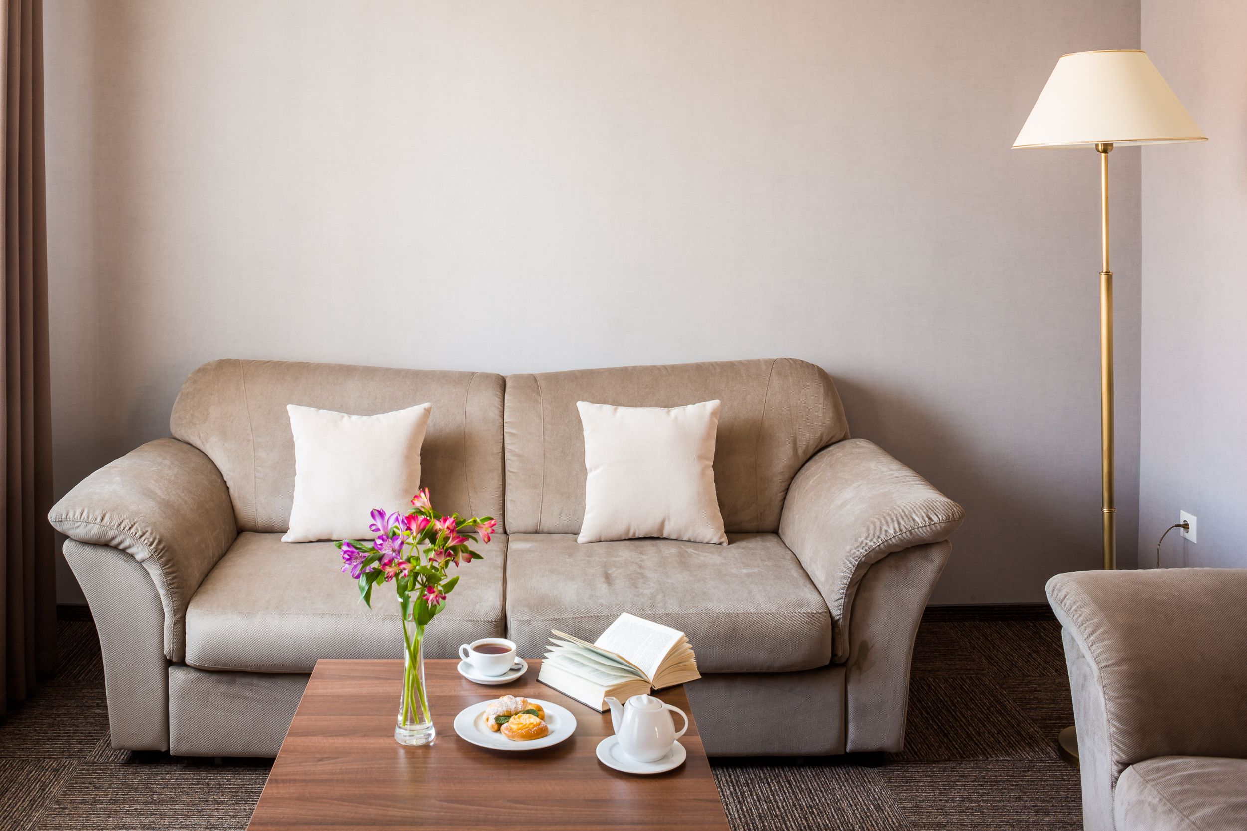 Cottage, Terrace | Minibar, in-room safe, desk, blackout curtains