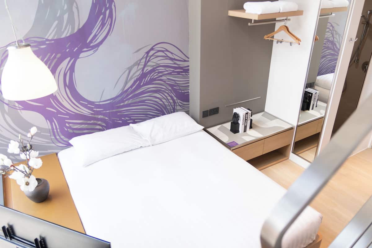Studio Loft, Twin Bed | Premium bedding, in-room safe, desk, laptop workspace