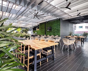 Petit déjeuner buffet (21.58 SGD par personne)