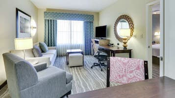2 bedrooms, in-room safe, desk, blackout drapes