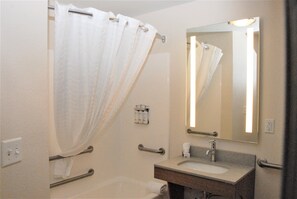 Hair dryer, towels - Candlewood Suites Tallahassee by IHG (Tallahassee)