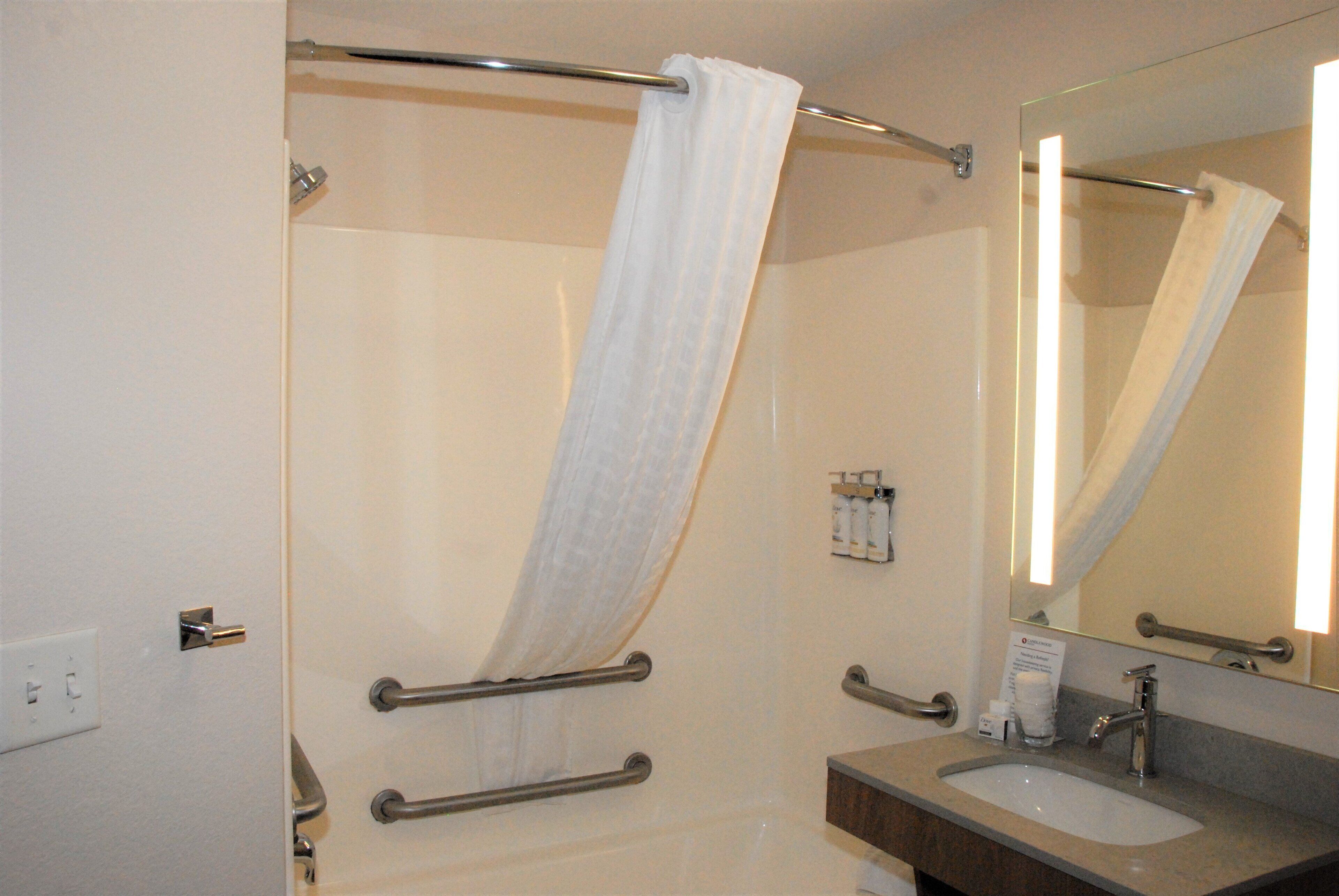 studio suite, 1 king bed, accessible bathtub (mobility) | bathroom | hair dryer, towels