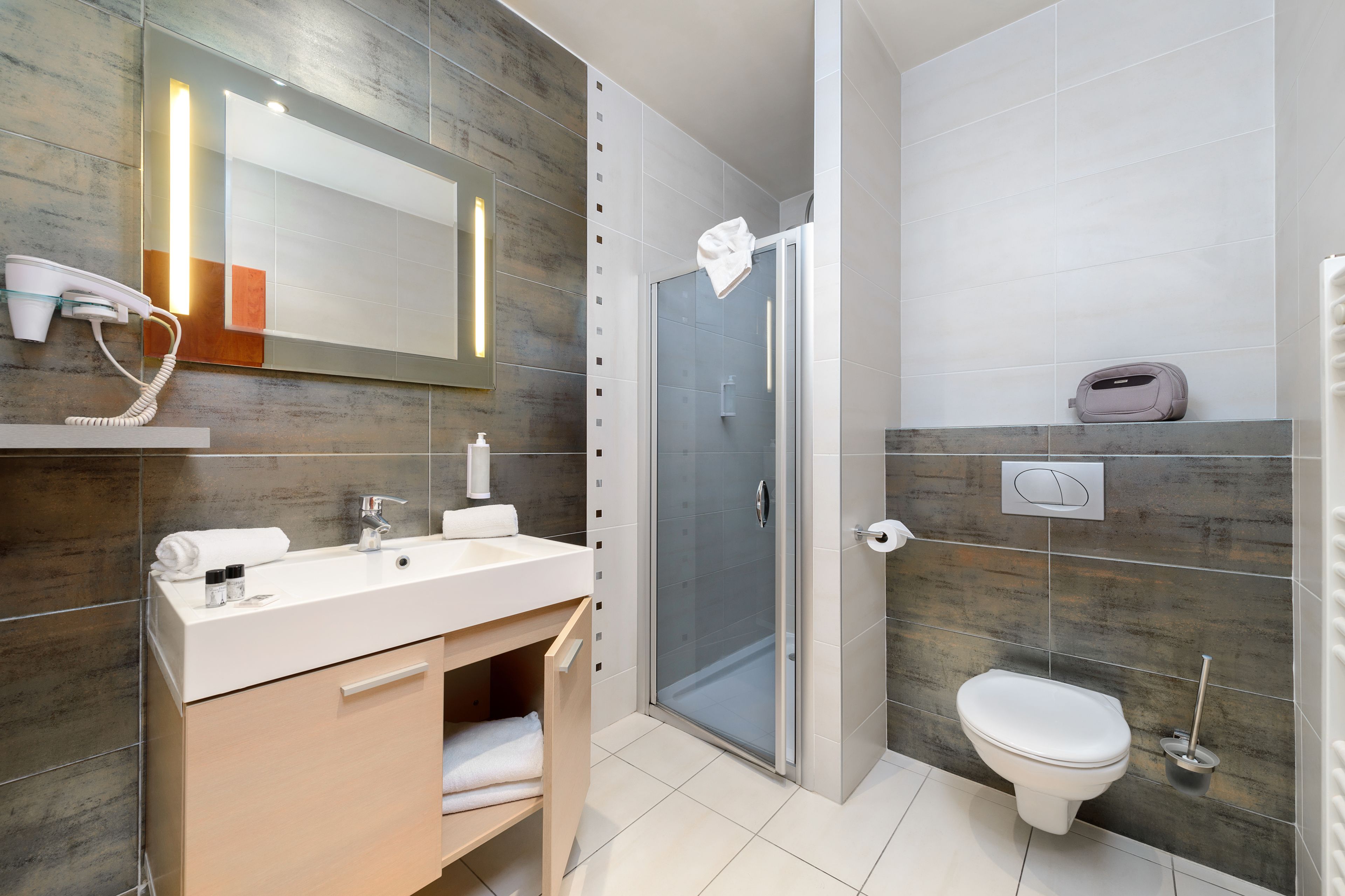 Junior Suite | Bathroom | Hair dryer, towels