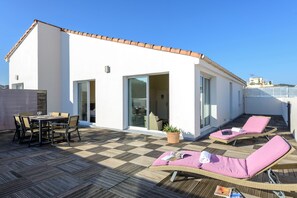 Presidential Apartment, Terrace | Private kitchen | Full-sized fridge, microwave, stovetop, dishwasher - Appart’Hôtel La Villa Carnot Cannes (Cannes)