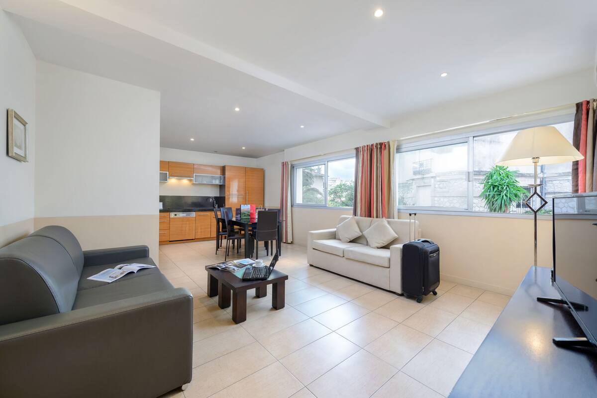 Prestige Appartment | Private kitchen | Full-size fridge, microwave, stovetop, dishwasher