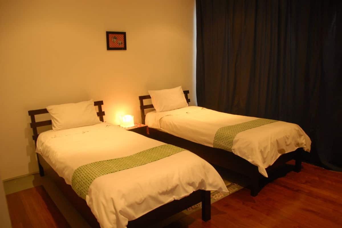 In-room safe, bed sheets