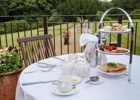 Breakfast, lunch, dinner served; British cuisine, garden views 