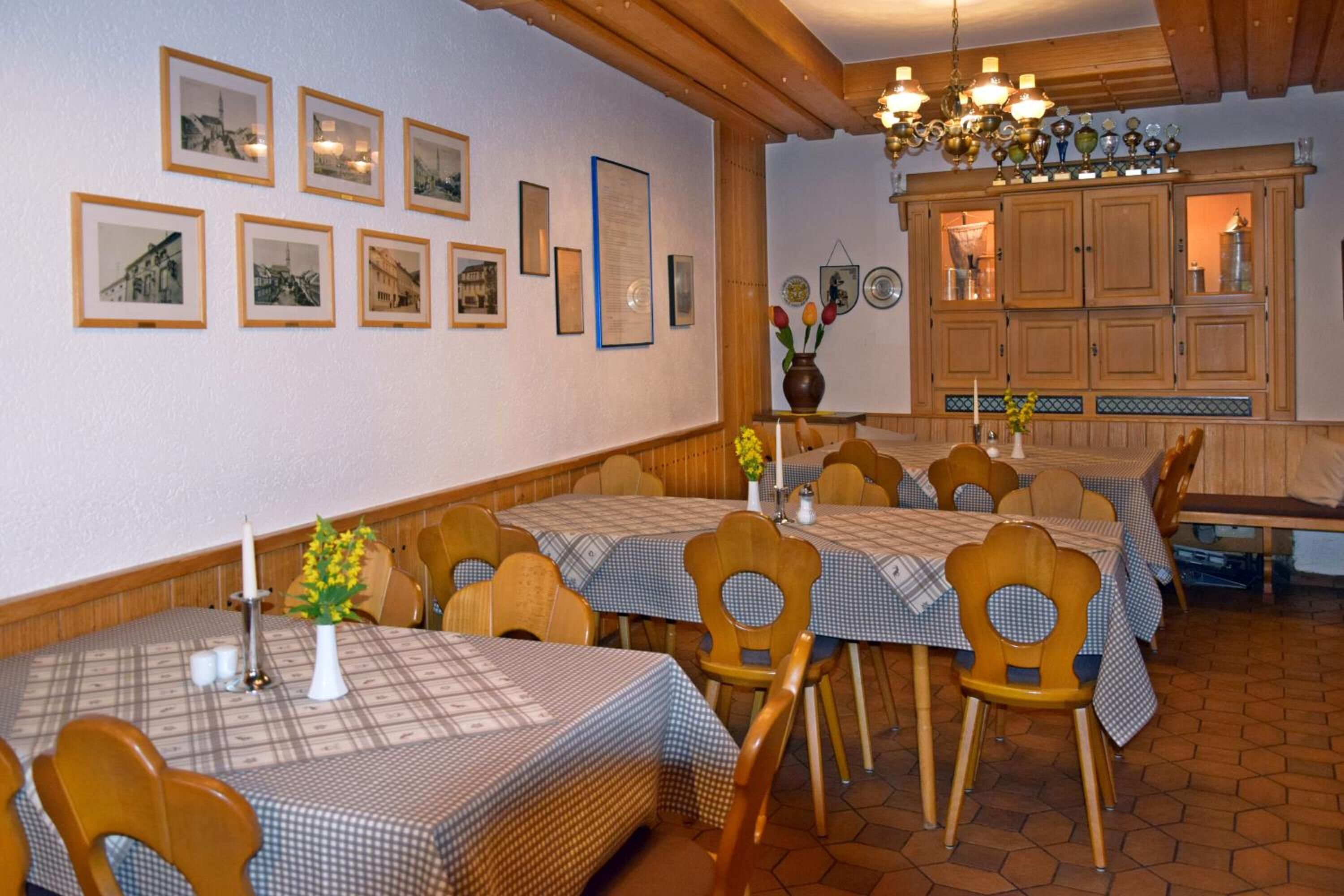 breakfast, lunch and dinner served