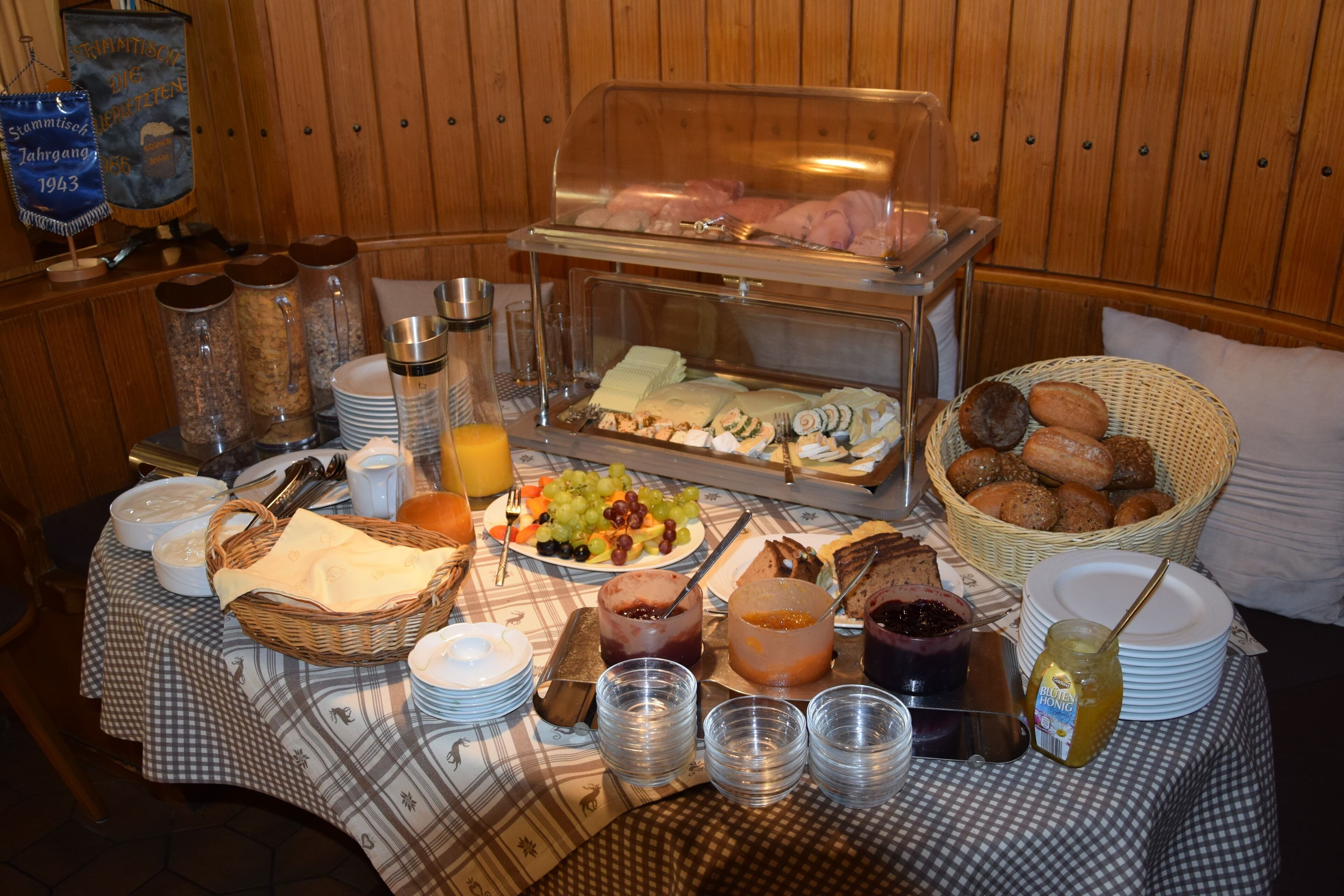 朝食 (ビュッフェ 、無料)