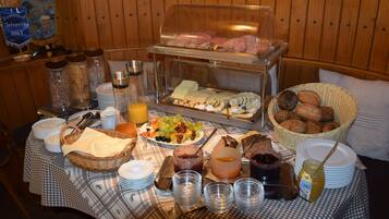Free buffet breakfast
