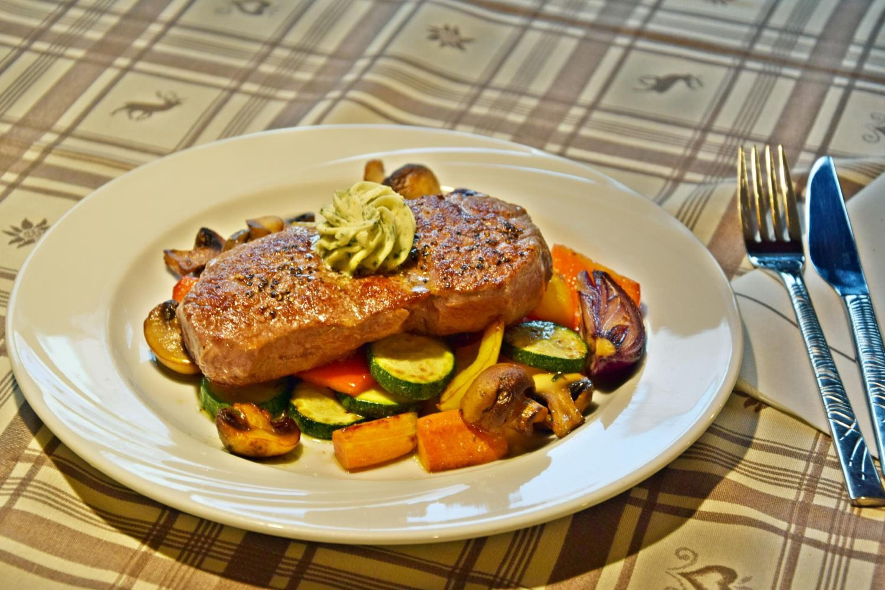 breakfast, lunch and dinner served