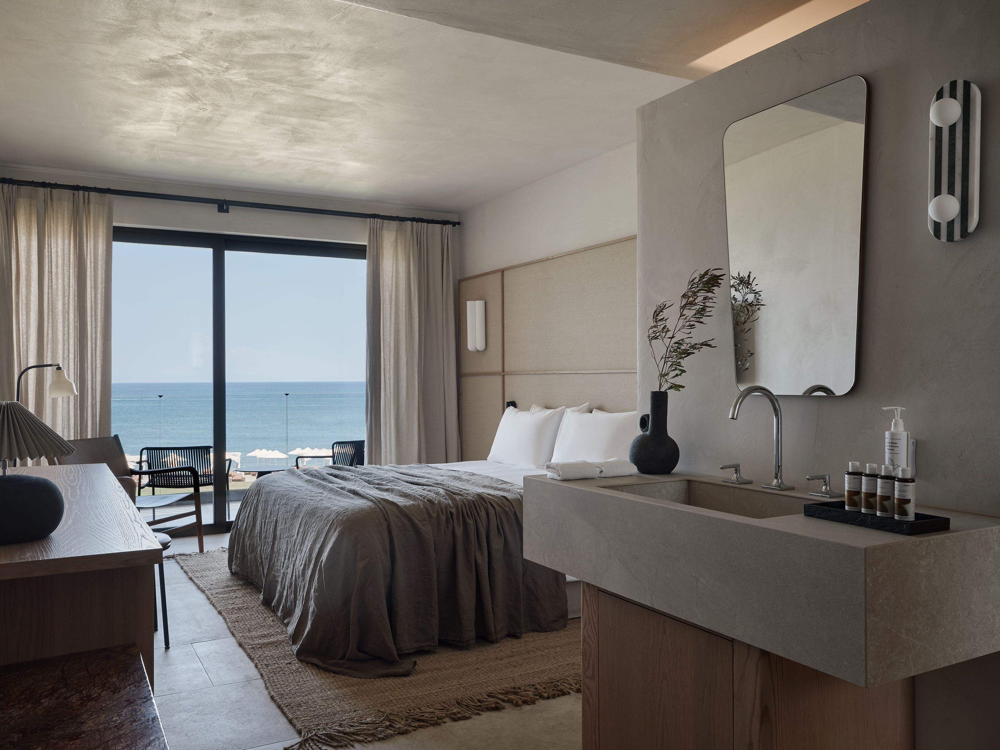Minibar, két bảo mật tại phòng, trang trí khác biệt 