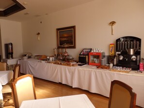 Daily buffet breakfast for a fee