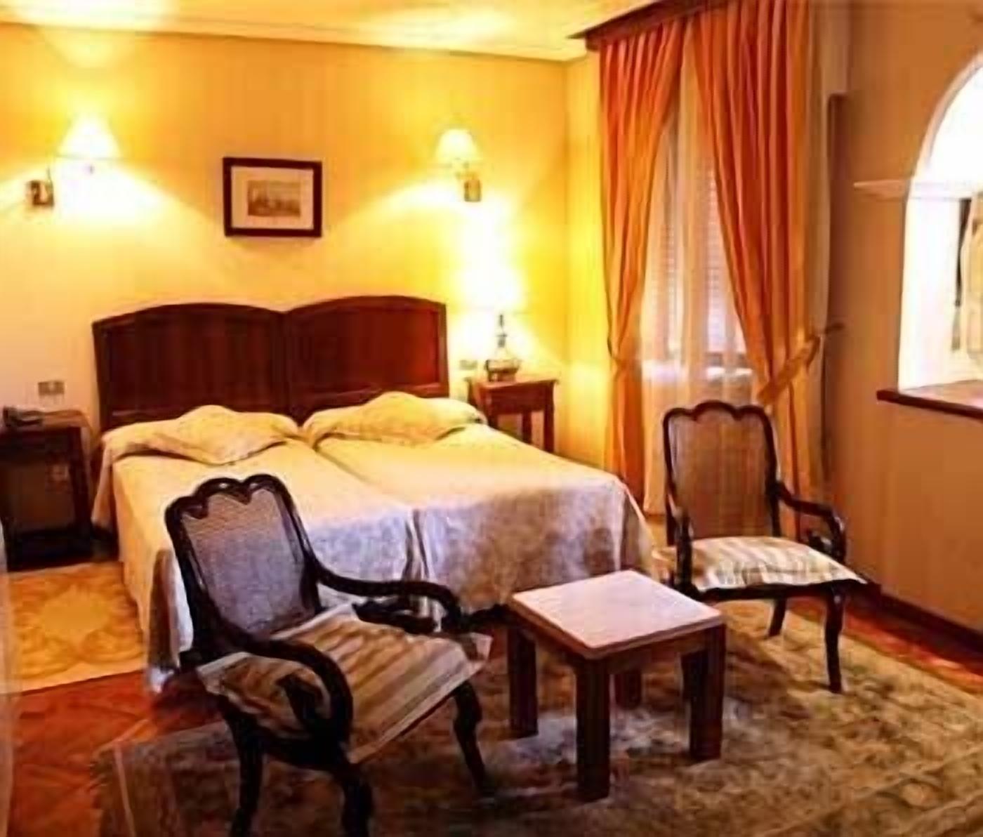 triple room | desk, soundproofing, iron/ironing board, free wifi