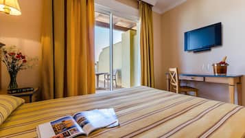In-room safe, free wired Internet