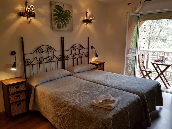 Double Room | In-room safe, cribs/infant beds, rollaway beds - Azabache (Cangas de Onis)