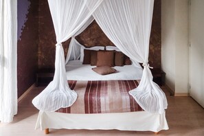 Bureau, chambres insonorisées, Wi-Fi gratuit, draps fournis