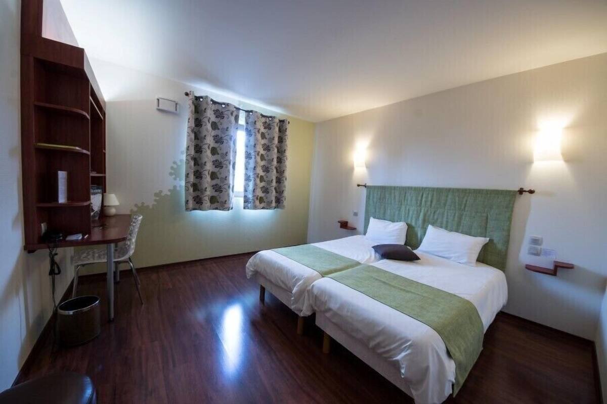 Comfort Twin Room | Desk, soundproofing, WiFi (free), bed sheets