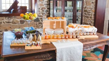 Free daily continental breakfast