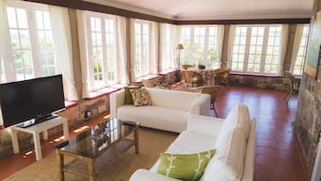 Área de estar no saguão