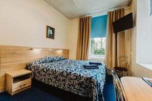 Desk, iron/ironing board (on request), WiFi (free) - Aleksandri Hotel (Tartu)