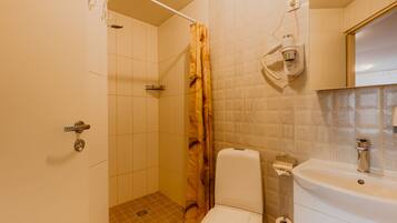 Standard Double Room | Bathroom | Shower, hair dryer, heated floors, towels