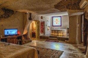 Deluxe Suite | Premium bedding, Select Comfort beds, minibar, in-room safe - MUSEUM HOTEL - Relais & Châteaux (Nevsehir)