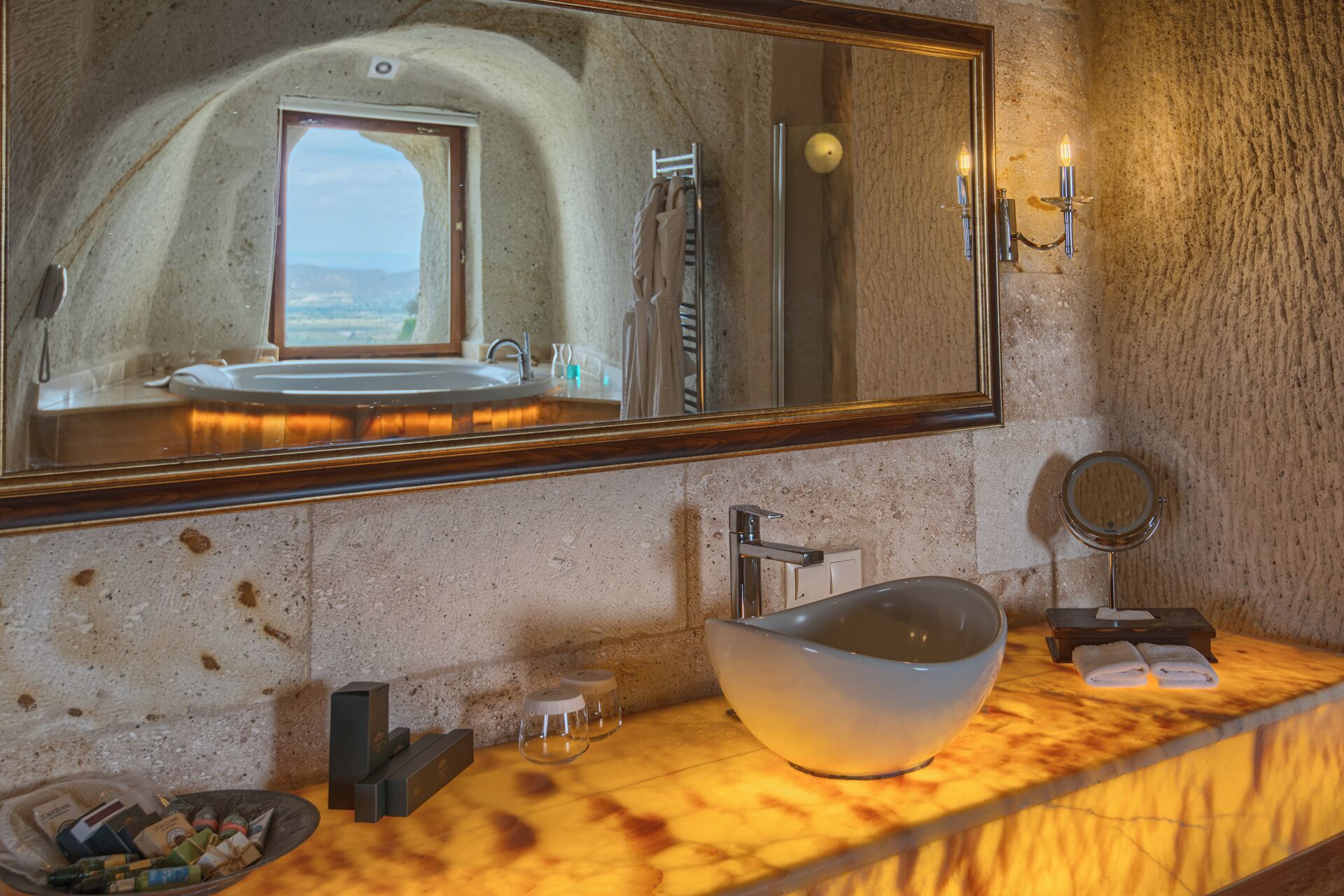 Luxury Suite | Bathroom