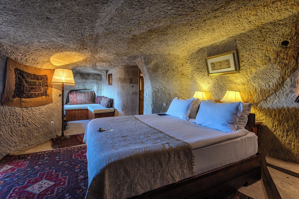 Deluxe Room | 1 bedroom, premium bedding, Select Comfort beds, minibar