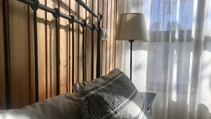 Habitación estándar doble, 1 cama de matrimonio | Ropa de cama hipoalergénica, edredones de plumas, minibar y escritorio