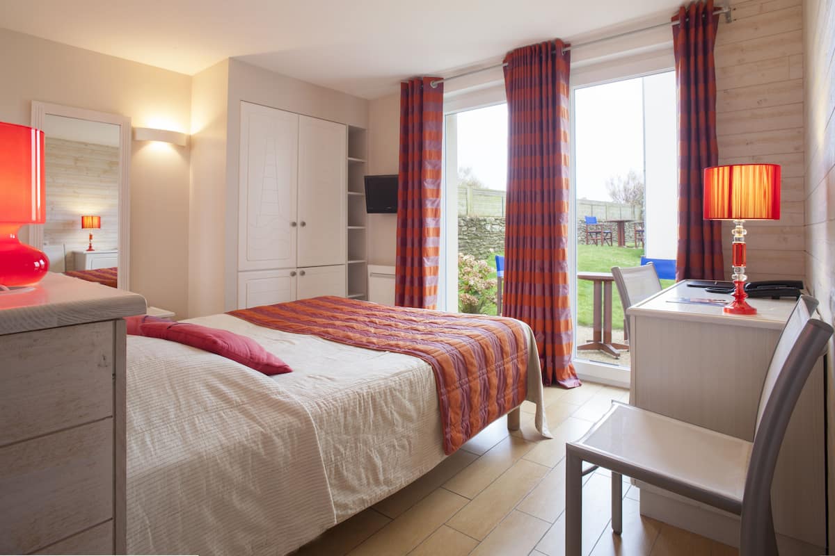 Double Room (Beniguet) | Desk, rollaway beds, free WiFi, bed sheets