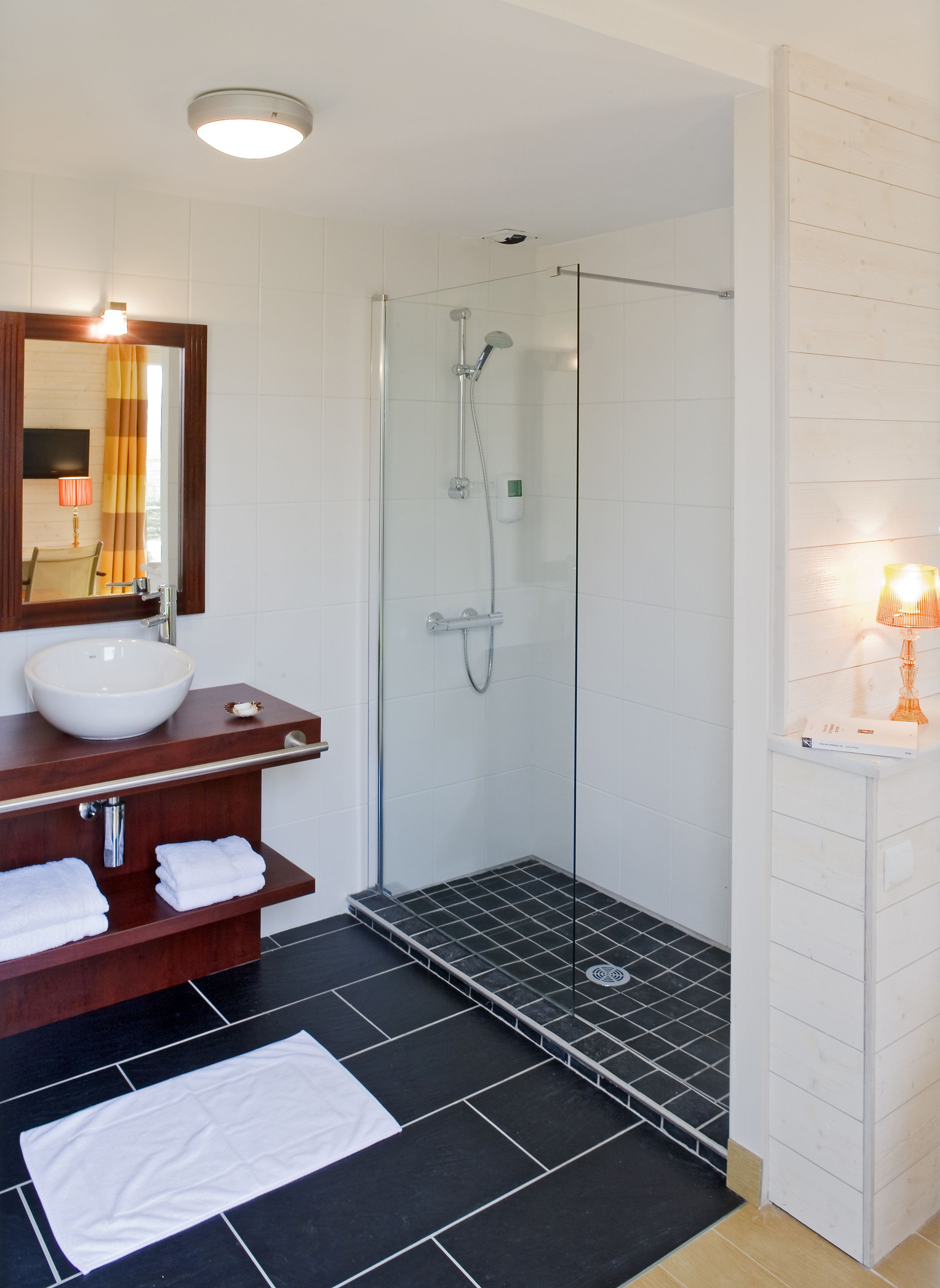 shower, free toiletries, towels