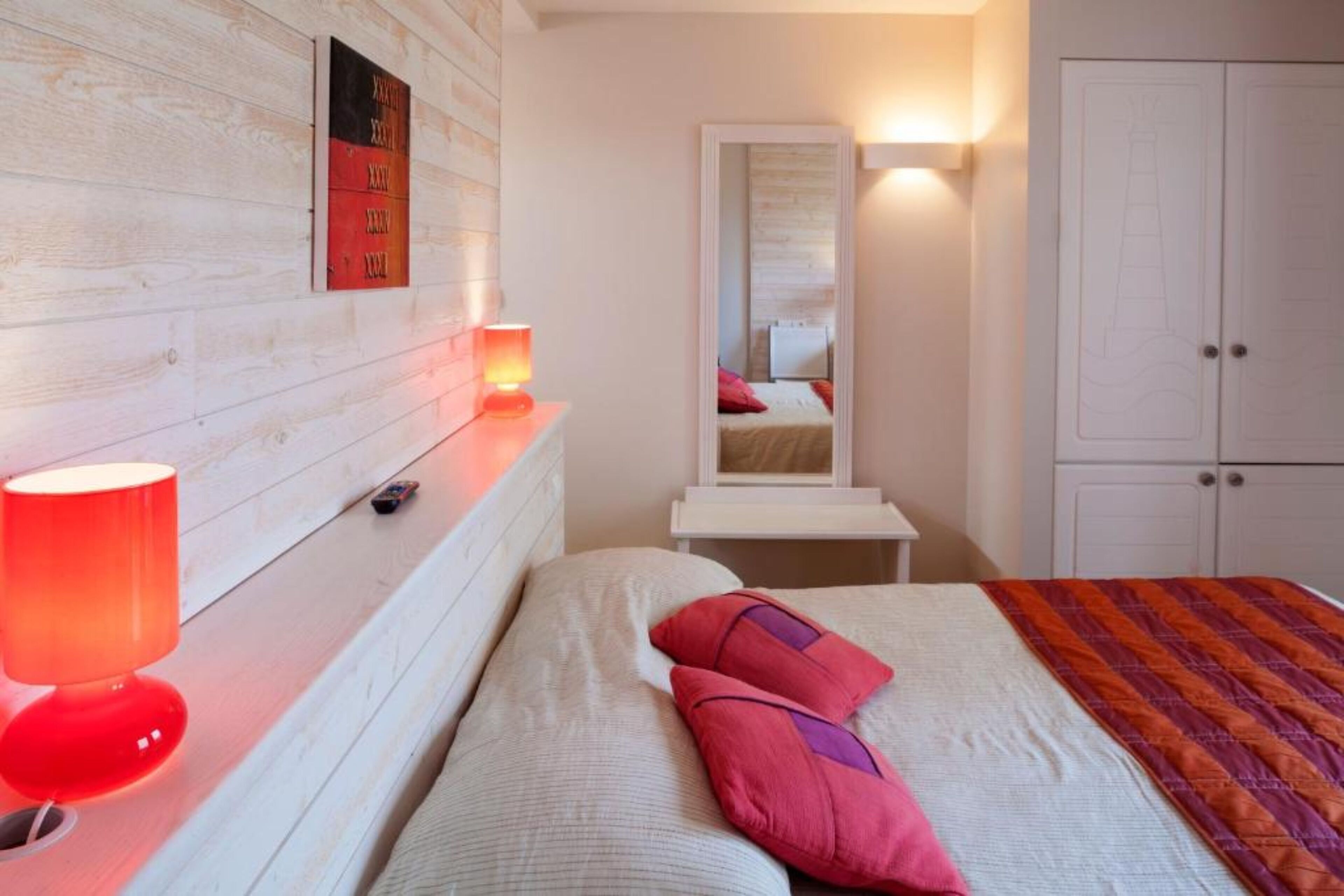 double room (beniguet) | desk, rollaway beds, free wifi, bed sheets