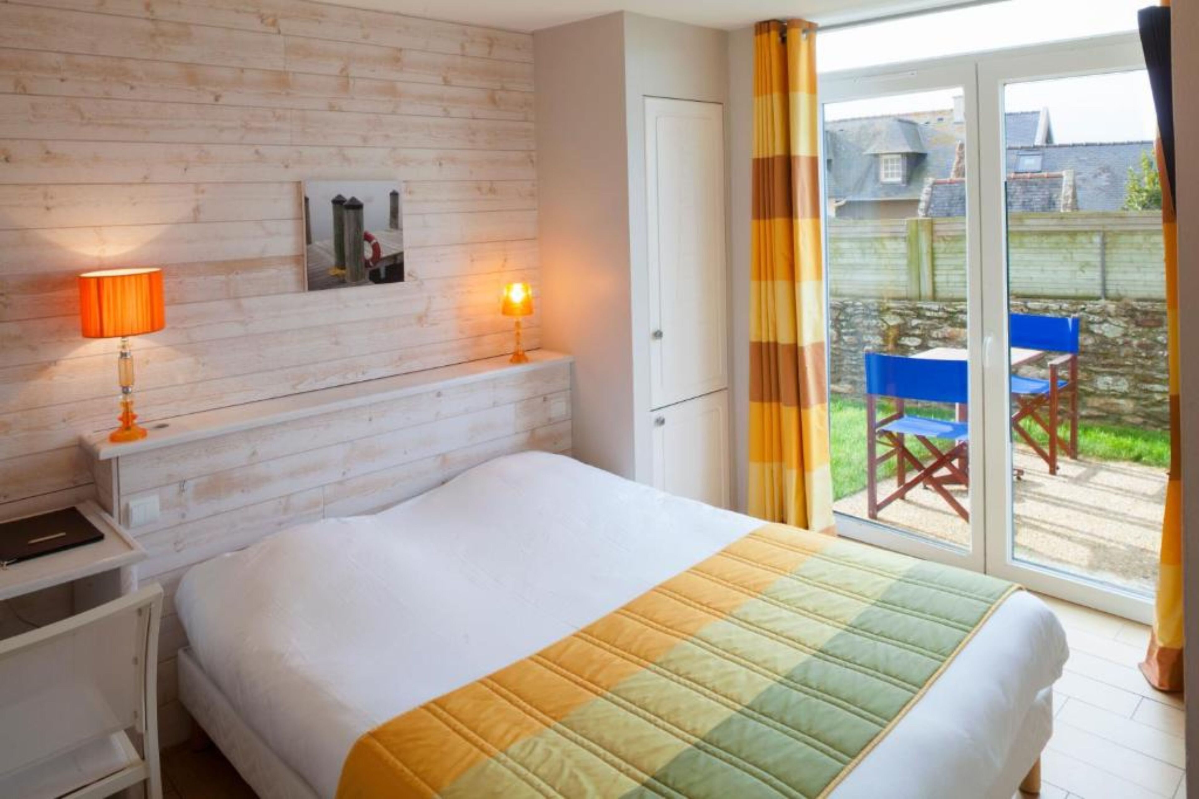 double room (molene) | desk, rollaway beds, free wifi, bed sheets